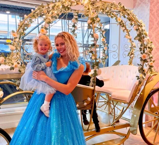 Yes Cinderella you shall go to the ball. #childrensentertainer #princessparties #princesspartylondon #kidspartylondon #kidsentertainerlondon #partyentertainerlondon #magicianlondon